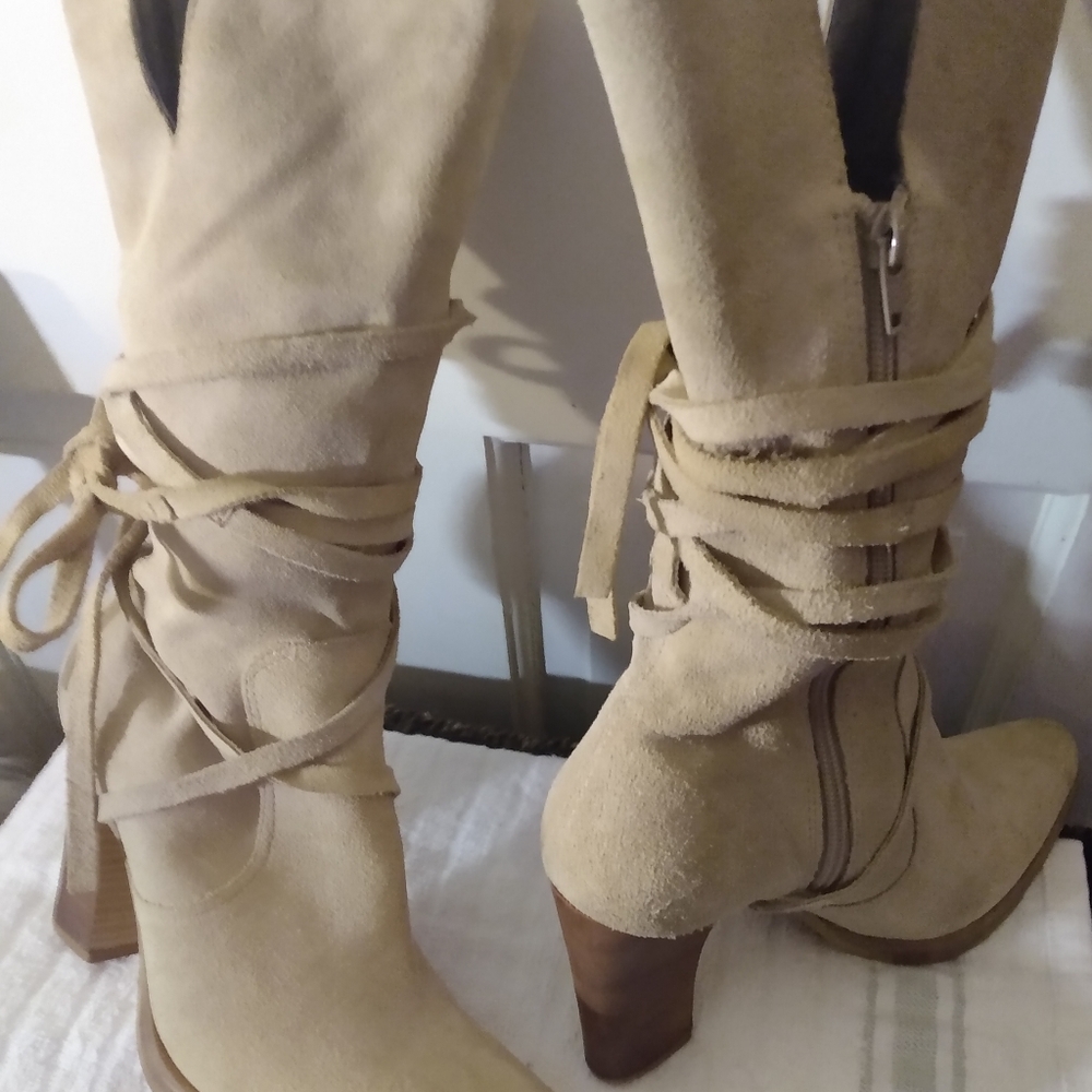 Boots - Picture 3 of 4